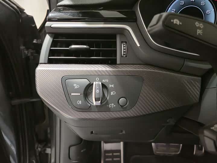 Audi A4L 2024 2024款 40 TFSI quattro RS套件燃速型