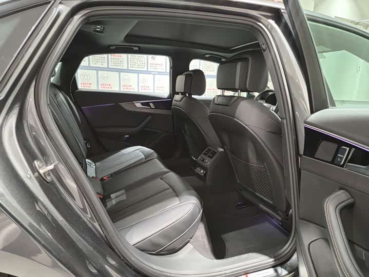 Audi A4L 2024 2024款 40 TFSI quattro RS套件燃速型