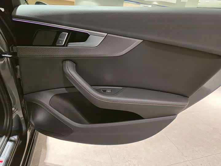 Audi A4L 2024 2024款 40 TFSI quattro RS套件燃速型