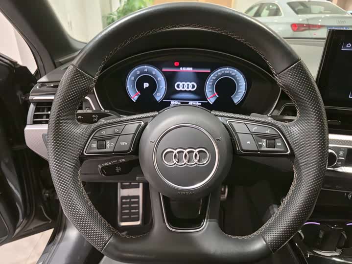 Audi A4L 2024 2024款 40 TFSI quattro RS套件燃速型