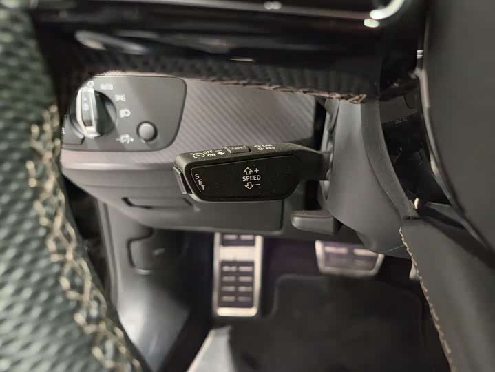 Audi A4L 2024 2024款 40 TFSI quattro RS套件燃速型