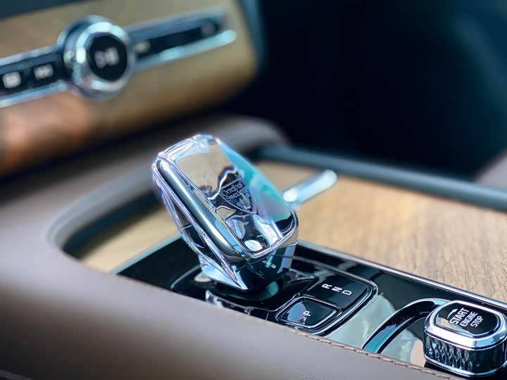 Volvo XC90 2025 2025款 B6 智逸豪华版 7座