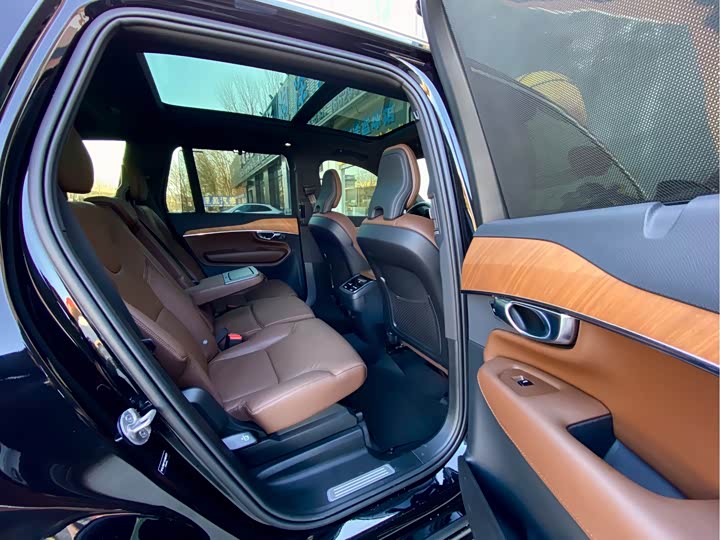 Volvo XC90 2025 2025款 B6 智逸豪华版 7座