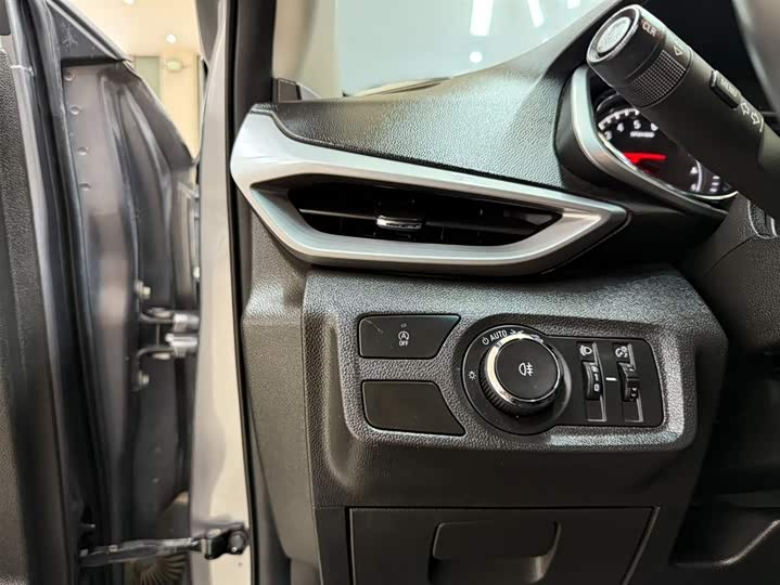 Chevrolet Orlando 2020 2020款 轻混 Redline 530T 自动纵享版（5+2款）