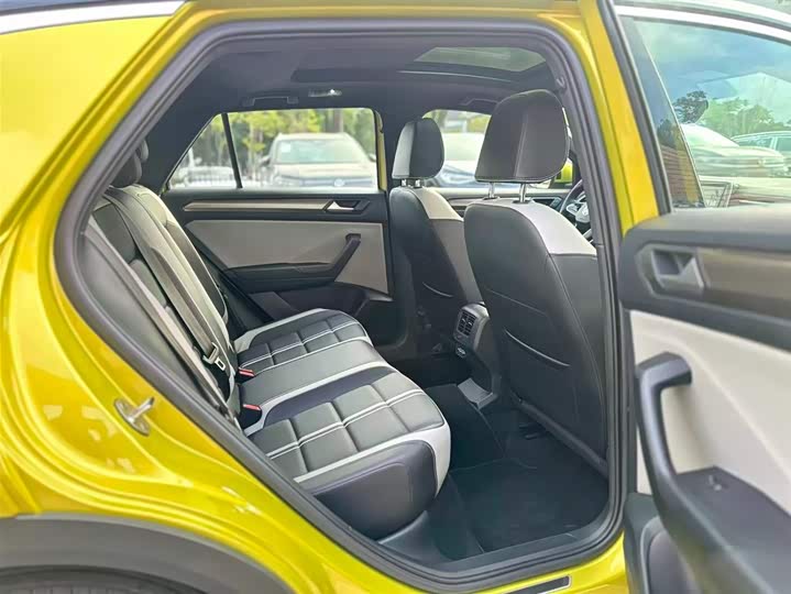 Volkswagen T-Roc 2023 2023款 300TSI DSG两驱星光版