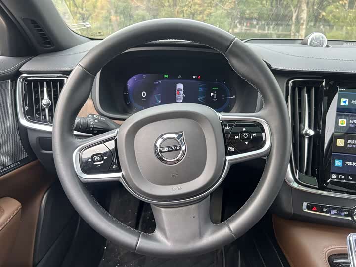 Volvo S90 Hybrid 2024 2024款 插电式混动 四驱长续航智雅豪华版
