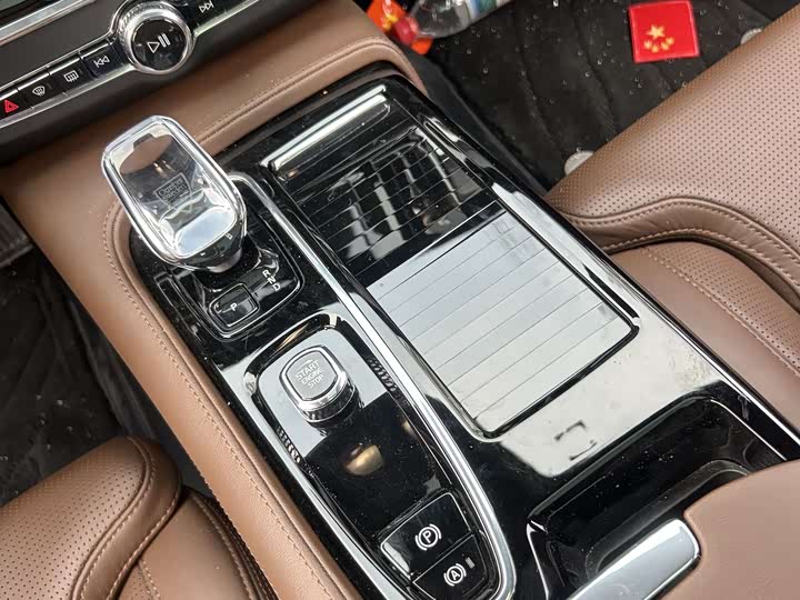 Volvo S90 Hybrid 2024 2024款 插电式混动 四驱长续航智雅豪华版