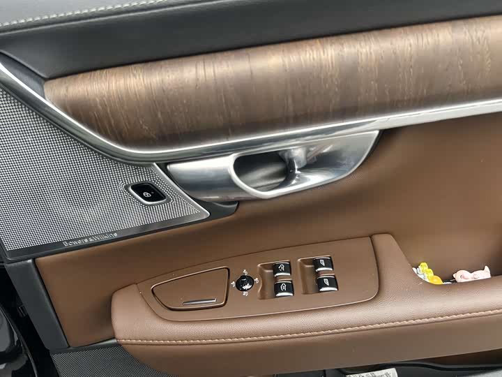 Volvo S90 Hybrid 2024 2024款 插电式混动 四驱长续航智雅豪华版