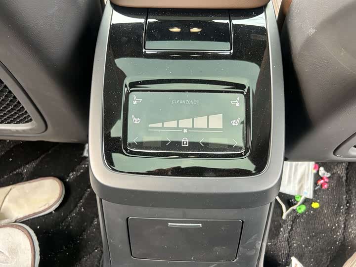 Volvo S90 Hybrid 2024 2024款 插电式混动 四驱长续航智雅豪华版