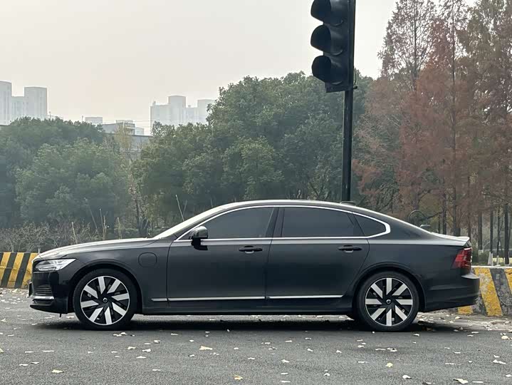 Volvo S90 Hybrid 2024 2024款 插电式混动 四驱长续航智雅豪华版
