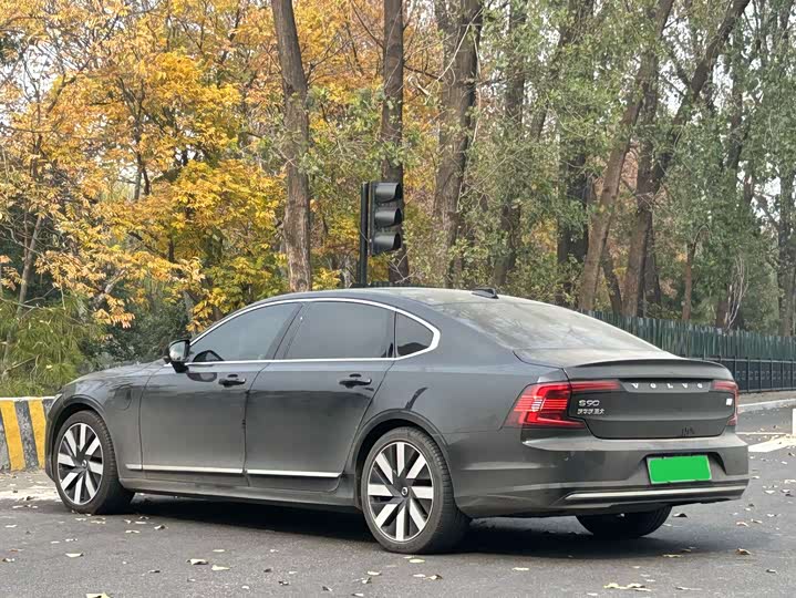 Volvo S90 Hybrid 2024 2024款 插电式混动 四驱长续航智雅豪华版