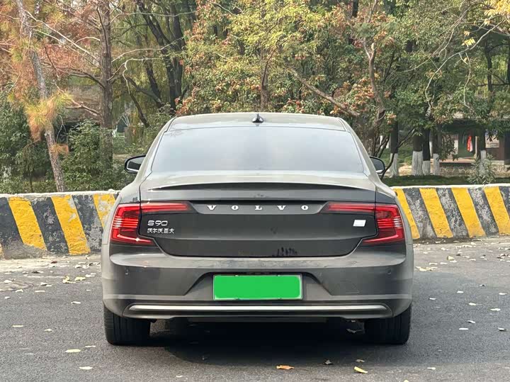 Volvo S90 Hybrid 2024 2024款 插电式混动 四驱长续航智雅豪华版