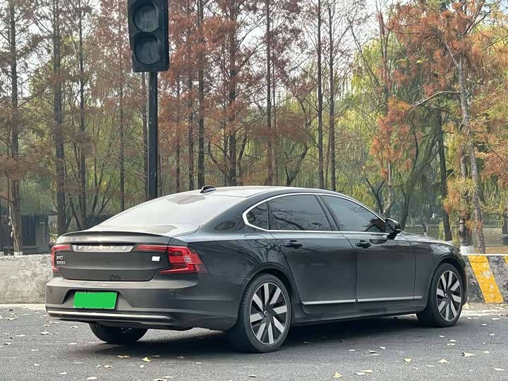 Volvo S90 Hybrid 2024 2024款 插电式混动 四驱长续航智雅豪华版