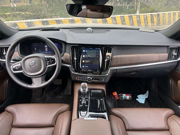 Volvo S90 Hybrid 2024 2024款 插电式混动 四驱长续航智雅豪华版