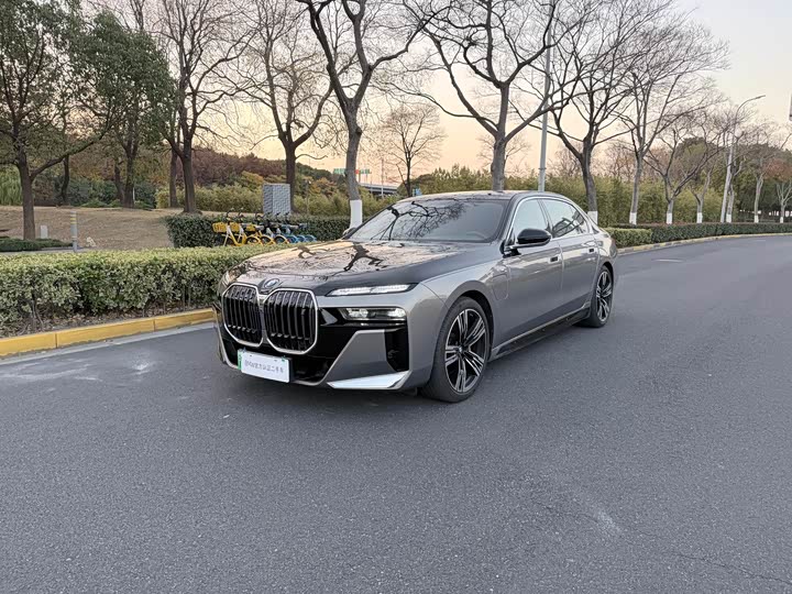 2023 BMW i7