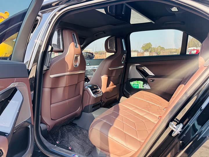 BMW i7 2023 2023款 eDrive50L 尊享M运动套装