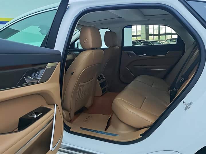Jaguar XF L 2024 2024款 2.0T P250 两驱尊享豪华版