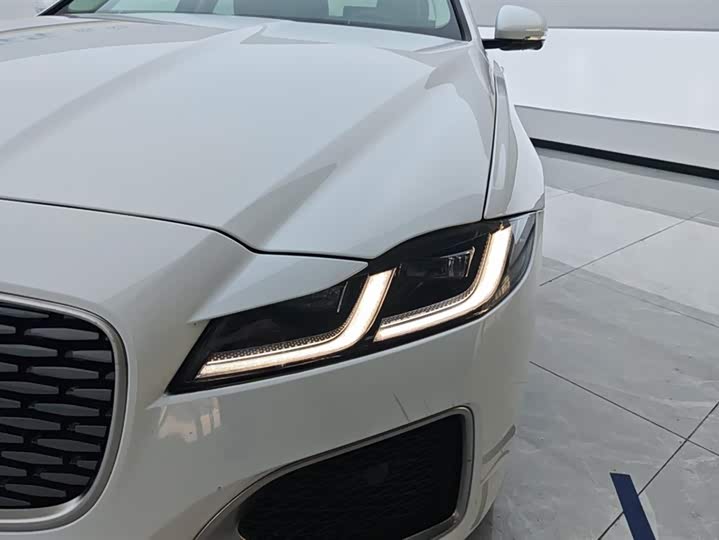 Jaguar XF L 2024 2024款 2.0T P250 两驱尊享豪华版