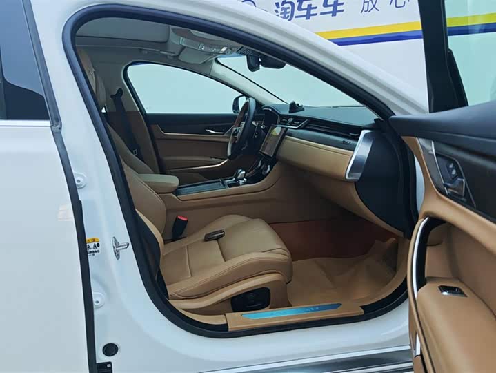 Jaguar XF L 2024 2024款 2.0T P250 两驱尊享豪华版