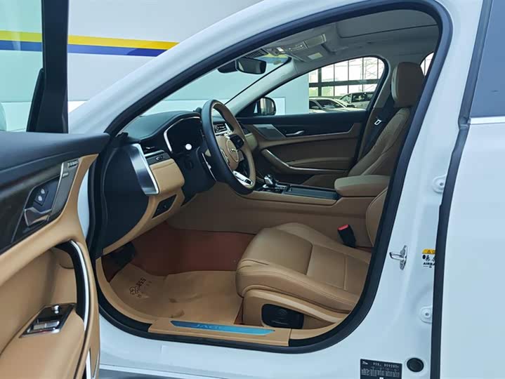 Jaguar XF L 2024 2024款 2.0T P250 两驱尊享豪华版