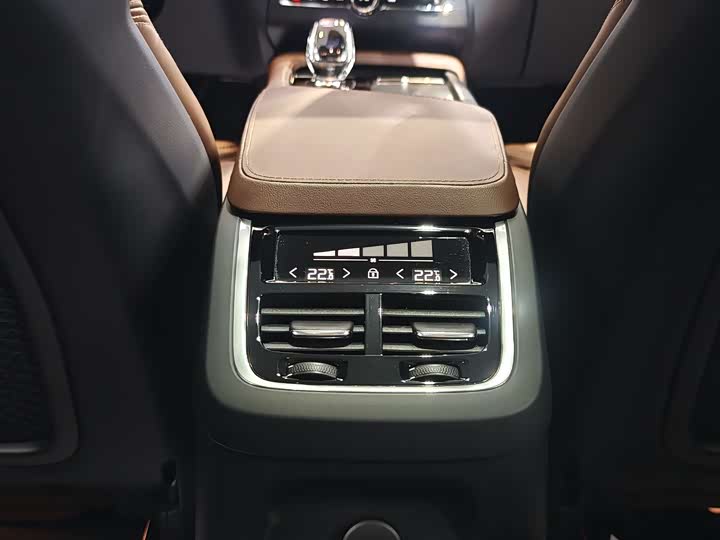 Volvo XC90 Hybrid 2023 2023款 T8 RECHARGE 智尊豪华版 7座