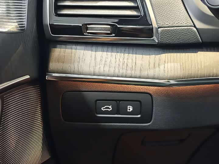 Volvo XC90 Hybrid 2023 2023款 T8 RECHARGE 智尊豪华版 7座