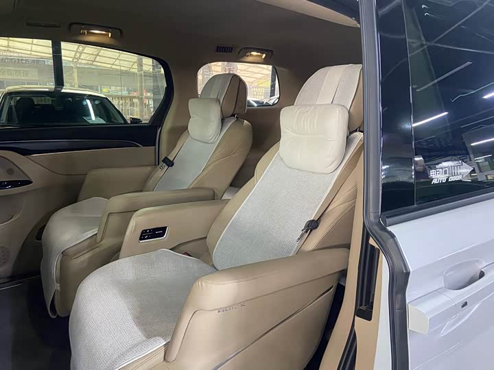 Buick GL8 Hybrid 2025 2025款 陆尚 尊享版 7座