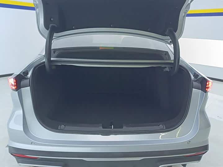 2025 Geely Galaxy L6