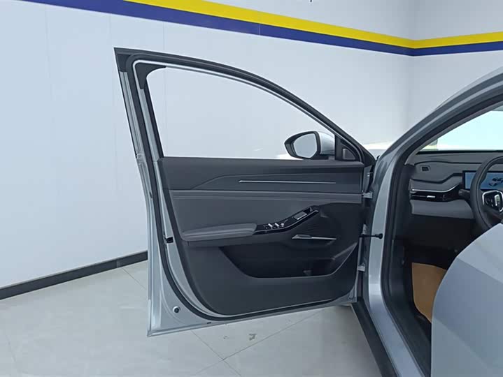 Geely Galaxy L6 2025 2025款 EM-i 140km 星舰版