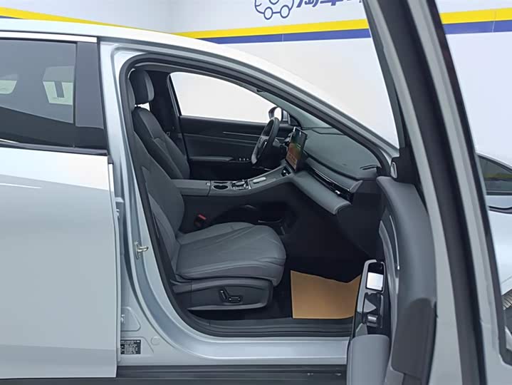 Geely Galaxy L6 2025 2025款 EM-i 140km 星舰版