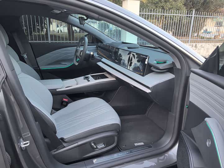 Geely Galaxy E8 2024 2024款 550km 后驱MAX