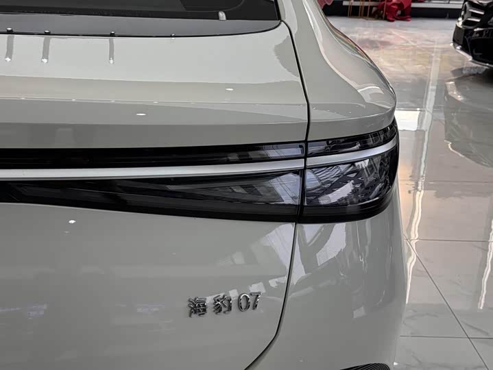 BYD Seal 07 DM-i Hybrid 2025 2025款 智驾版 DM-i 1.5L 70km 精英型