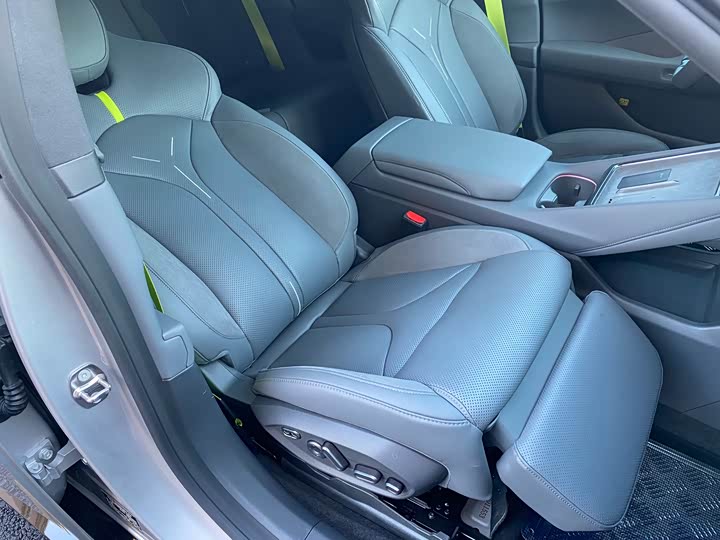 XPeng P7 2025 2025款 820 超长续航 Ultra