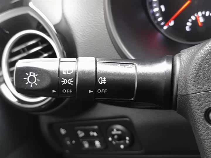 Kia KX1 2021 2021款 1.4L CVT天窗款