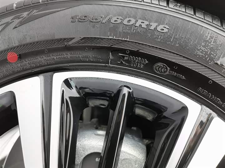 Kia KX1 2021 2021款 1.4L CVT天窗款