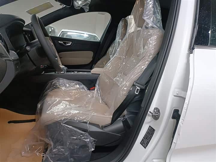 Volvo XC60 2026 2026款 B5 四驱智逸豪华版