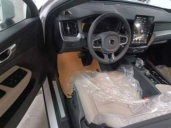 Volvo XC60 2026 2026款 B5 四驱智逸豪华版