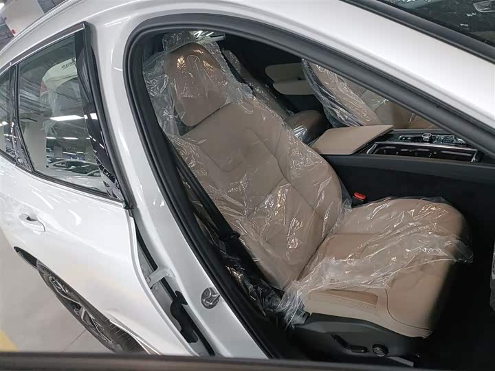 Volvo XC60 2026 2026款 B5 四驱智逸豪华版