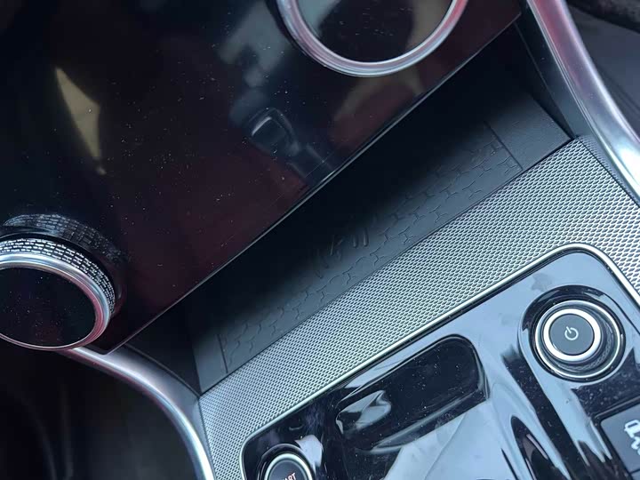 Jaguar XE L 2024 2024款 2.0T 250PS R-DYNAMIC S进取运动版