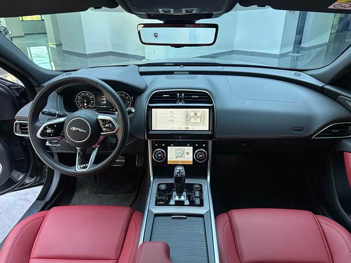 Jaguar XE L 2024 2024款 2.0T 250PS R-DYNAMIC S进取运动版