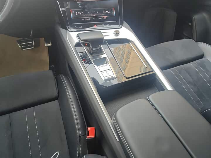 Audi Q6 2023 2023款 40 TFSI quattro 观云型 Light 飞骑套装