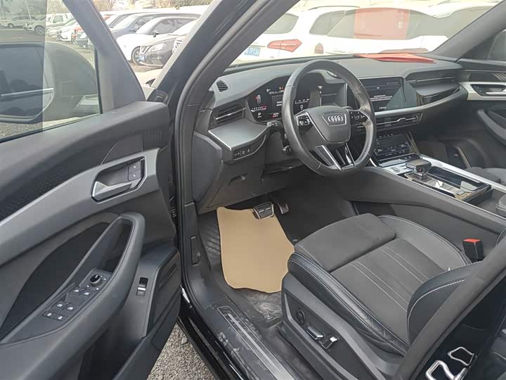 Audi Q6 2023 2023款 40 TFSI quattro 观云型 Light 飞骑套装