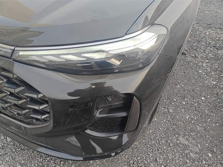 Audi Q6 2023 2023款 40 TFSI quattro 观云型 Light 飞骑套装