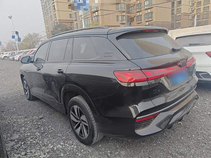 Audi Q6 2023 2023款 40 TFSI quattro 观云型 Light 飞骑套装