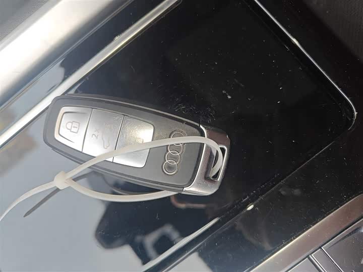 Audi Q6 2023 2023款 40 TFSI quattro 观云型 Light 飞骑套装