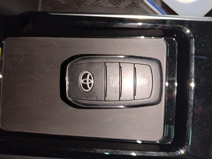 Toyota Camry 2024 2024款 双擎 2.0HGVP 豪华版