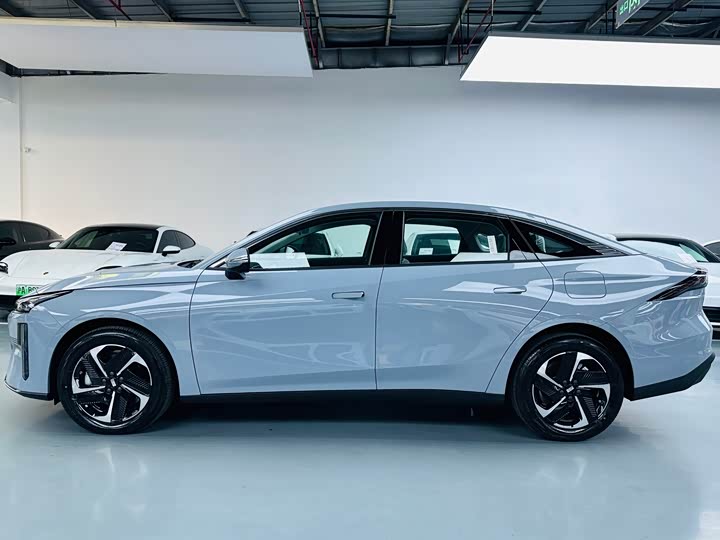 Geely Galaxy L6 2024 2024款 125km PLUS 龙腾版