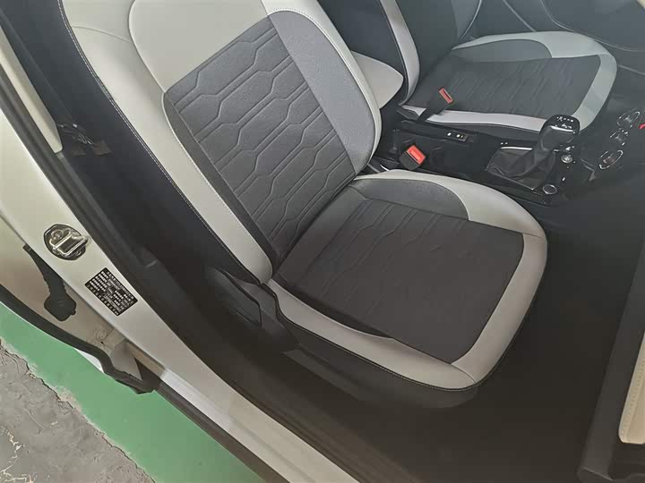 Volkswagen Tharu 2025 2025款 新锐 300TSI 锐意版