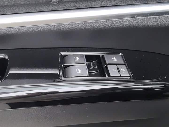 Dongfeng Forthing Lingzhi M5 2024 2024款 M5L 1.5T 手动豪华型 7座