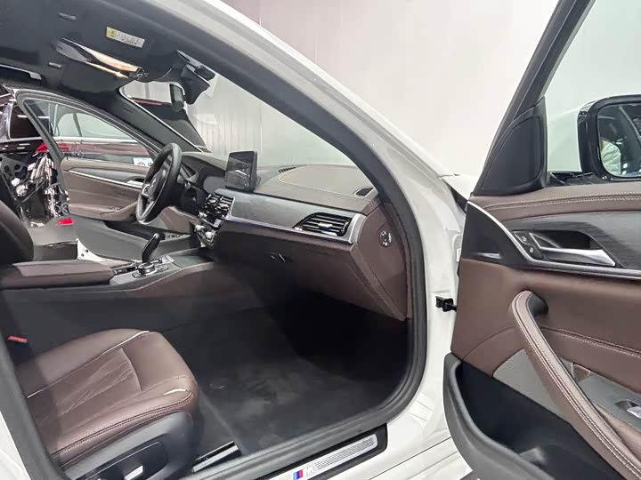 BMW 5 Series Hybrid 2022 2022款 535Le M运动套装